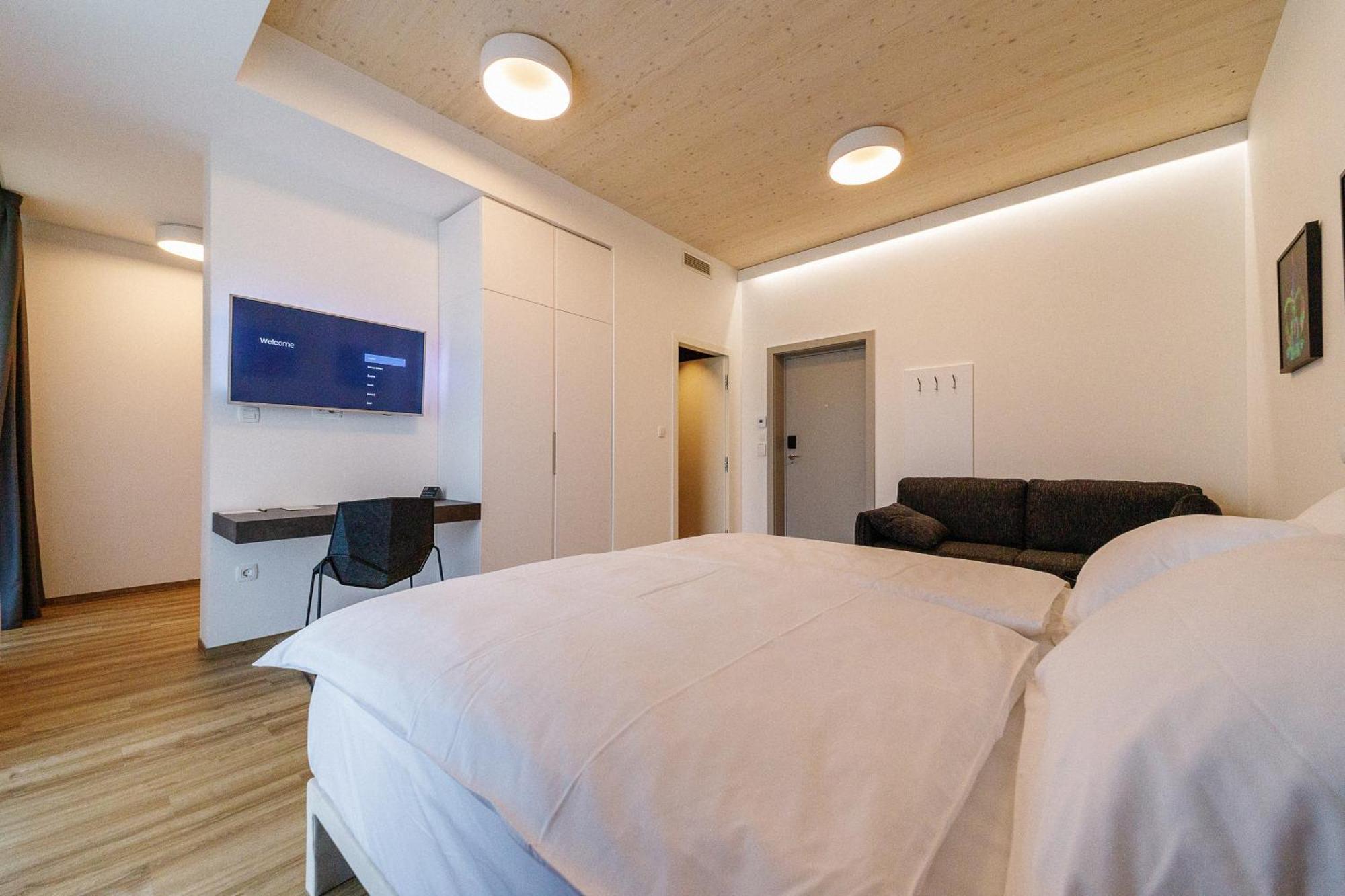 Wud Hotel Lubiana Esterno foto