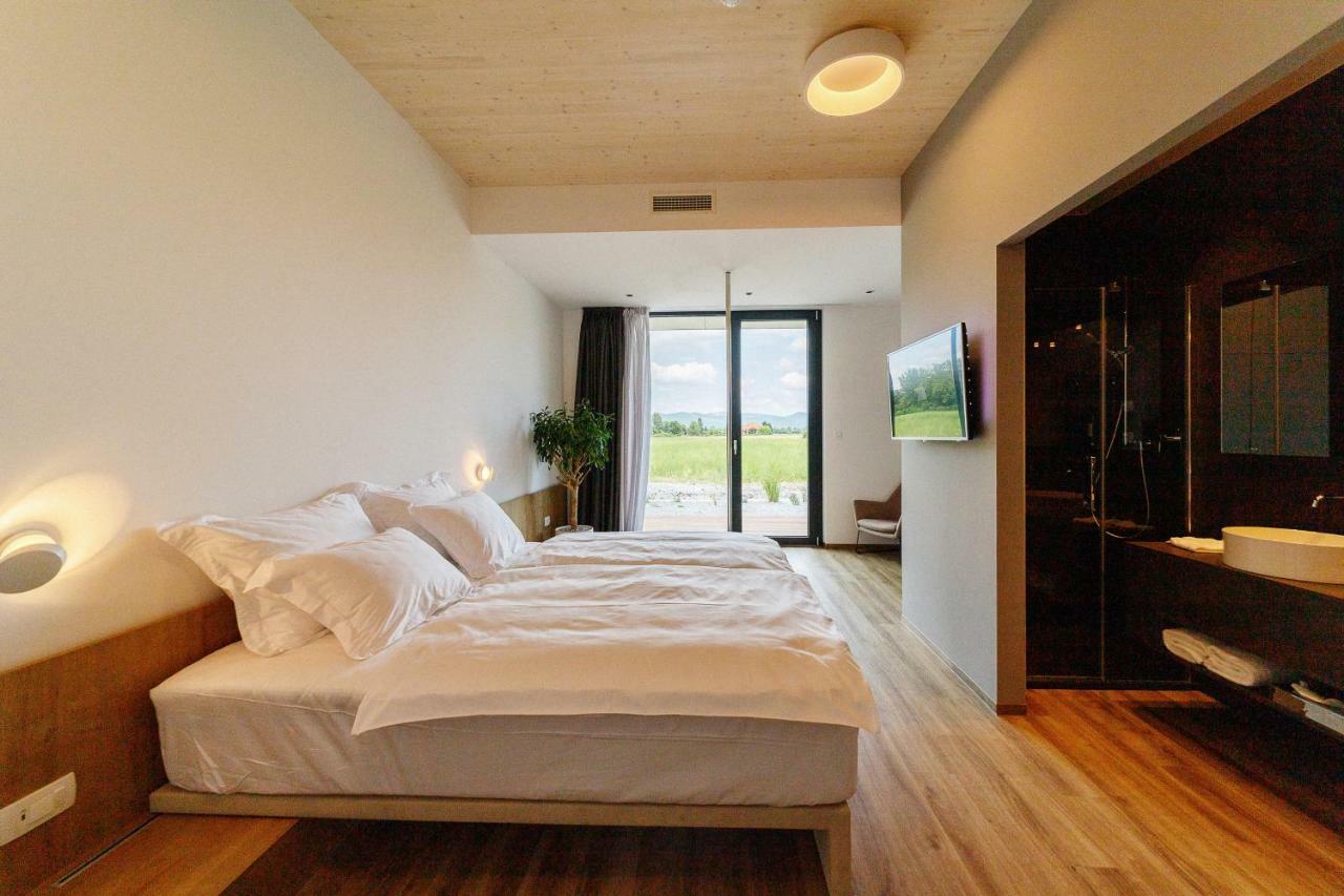 Wud Hotel Lubiana Esterno foto